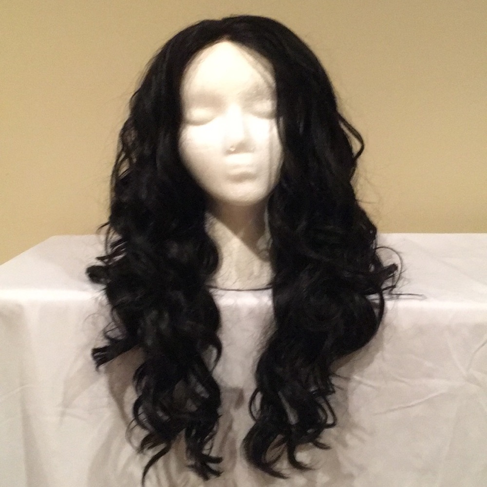 NWOT Dark brown curly wig